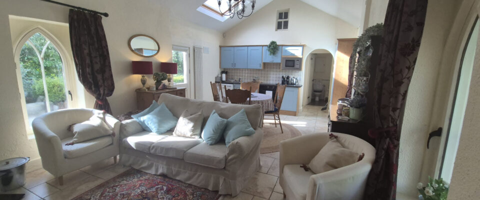 clonganny-gate-lodge-sitting-area