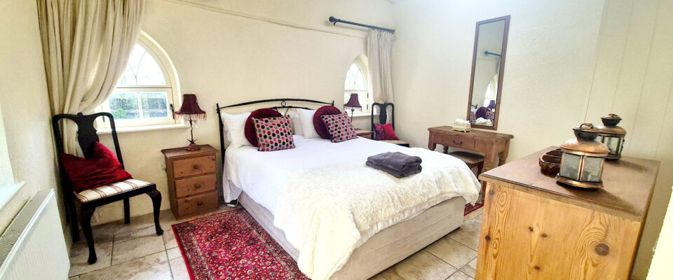 clonganny-gatelodge-front-bedroom-bright